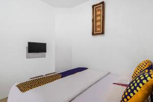 SPOT ON 2488 Villa Tirta Melati Syariah房間的床