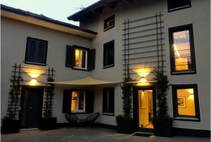 a house with two chairs in front of it at Da Steu Rooms in Barbaresco
