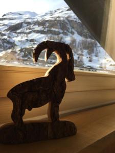 Imagen de la galería de Chalet-style Apartment with Matterhorn View, en Zermatt