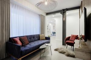 Zona d'estar a Million Sunsets Luxury Apartments