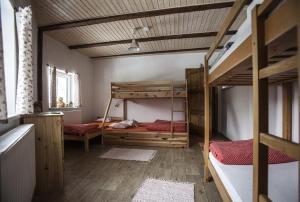 Postel nebo postele na pokoji v ubytování Ve Stodole