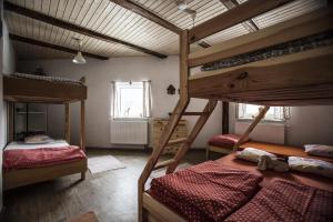 Postel nebo postele na pokoji v ubytování Ve Stodole