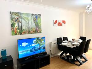 London 4 Bedrooms 3 Bathrooms with Garden House