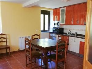 Kuchyň nebo kuchyňský kout v ubytování Casa Rural El Secreto del Bosque