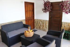 A seating area at El llagar - Sagasta Rural Oviedo