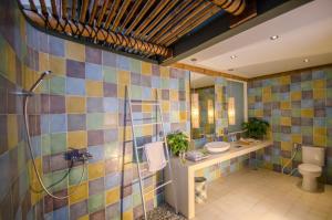 Un baño de Bayview Gardens Hotel