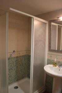 a bathroom with a shower and a sink at Casa 1340 in Mora de Rubielos