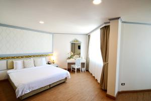 Rúm í herbergi á Wangcome Hotel
