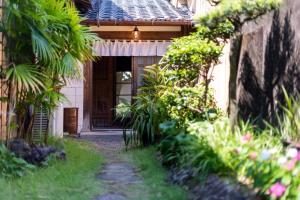 a house with a pathway leading to a door at Hostel 東風ノ家（Kochi-no-ya） in Aki