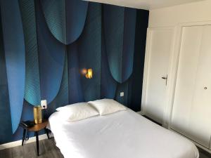 Postel nebo postele na pokoji v ubytování Logis Hôtel l'Abricotine