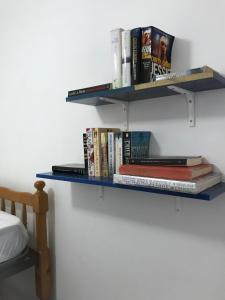 Knihovna v apartmánu