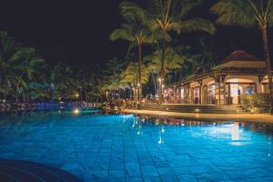 Бассейн в Mauricia Beachcomber Resort & Spa или поблизости