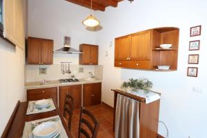 A kitchen or kitchenette at Serravalle Relais & Country Villa with private pool - Esclusive use