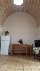 A television and/or entertainment centre at vacanze nella natura con vista mare
