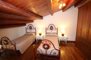 A bed or beds in a room at Serravalle Relais & Country Villa with private pool - Esclusive use