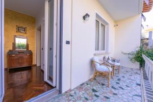 Afbeelding uit fotogalerij van Appartamento La Maison Fleurie - Happy Rentals in Desenzano del Garda