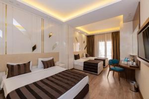 Postel nebo postele na pokoji v ubytování The Byzantium Suites Hotel & Spa