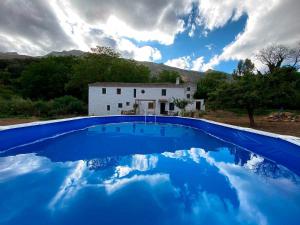 The swimming pool at or close to Molino de Simón