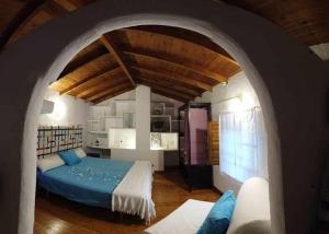A bed or beds in a room at Molino de Simón