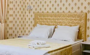 Postel nebo postele na pokoji v ubytování Sergeev Hotel