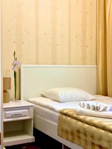 Postel nebo postele na pokoji v ubytování Sergeev Hotel