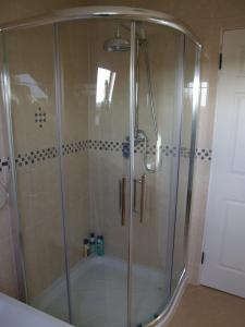 Vannituba majutusasutuses The Curragh Country House Accommodation