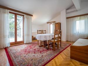 Postel nebo postele na pokoji v ubytování Apartment Fuma-5 by Interhome