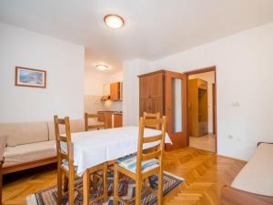 Posedenie v ubytovaní Apartment Fuma-2 by Interhome