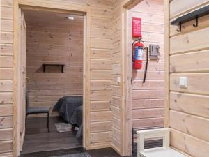 Koupelna v ubytování Holiday Home Päivänsäde 8 lapinkulta by Interhome