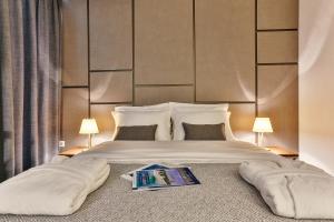 Postel nebo postele na pokoji v ubytování Avanti Hotel & Spa
