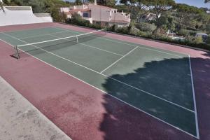 a tennis court with a net on top of it at Villa Vale Do Lobo 409 - beautiful 5BR with heated pool short walk to Praca in Vale do Lobo