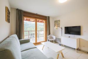 Μια τηλεόραση ή/και κέντρο ψυχαγωγίας στο Residence Les Melezes - maeva Home +8 φωτογραφίες