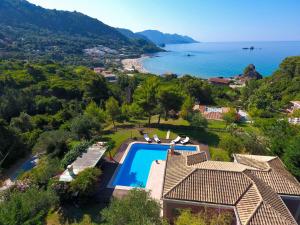 Výhľad na bazén v ubytovaní Corfu Resorts Villas alebo v jeho blízkosti