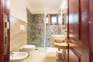 Hotel S'Ortale con Parcheggio interno e Ristorante all'aperto的一间浴室