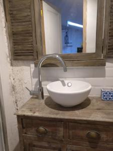 a white sink on a counter in a bathroom at Le grenier, 3eme étage sans ascenseur in Condom
