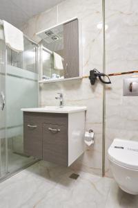 Ett badrum på Renzo Hotel Istanbul