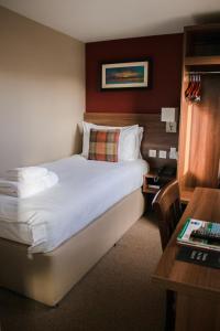 Posteľ alebo postele v izbe v ubytovaní The Portree Hotel
