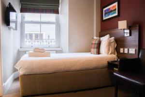 Posteľ alebo postele v izbe v ubytovaní The Portree Hotel