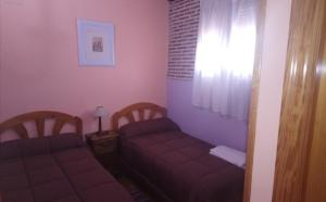 Łóżko lub łóżka w pokoju w obiekcie Hostal Camino Del Cid