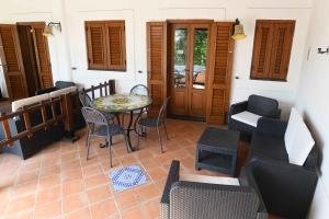 A seating area at Pedra Residence