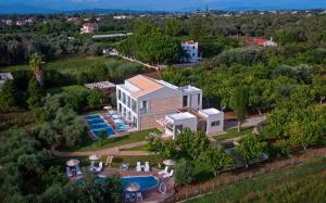 Бассейн в Alonaki Resort или поблизости