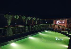 Bazén v ubytování Hotel Vassi Palaze nebo v jeho okolí