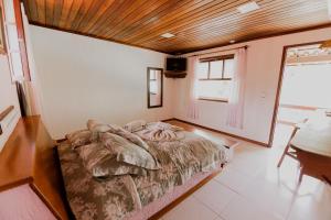 Cama ou camas em um quarto em Pousada Caúca