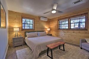 Una cama o camas en una habitación de Modern Pine Cabin with Game Room, Deck and Fire Pit!