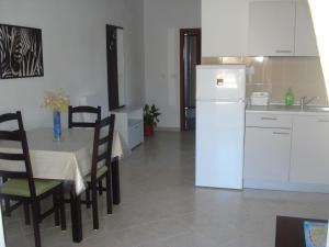 Kuhinja oz. manjša kuhinja v nastanitvi Apartments Dalmacija