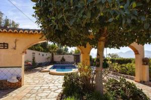 The swimming pool at or close to Villa Loaisa