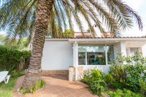 Imagen de la galería de Casa OSONA con jardin cerca de la Playa, en Tarragona