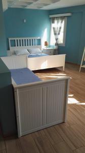 A bed or beds in a room at Porto Gavrio Loft