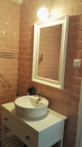 A bathroom at Porto Gavrio Loft Még 17 kép