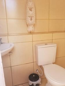 Um banheiro em CASA DOS FERREIRAS